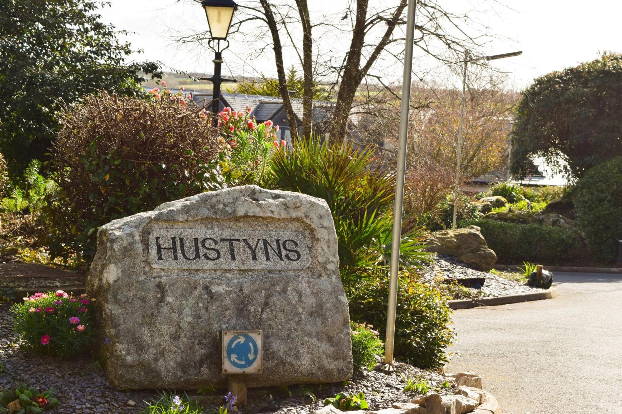 Hustyns Hotel Saint Wenn Exterior photo